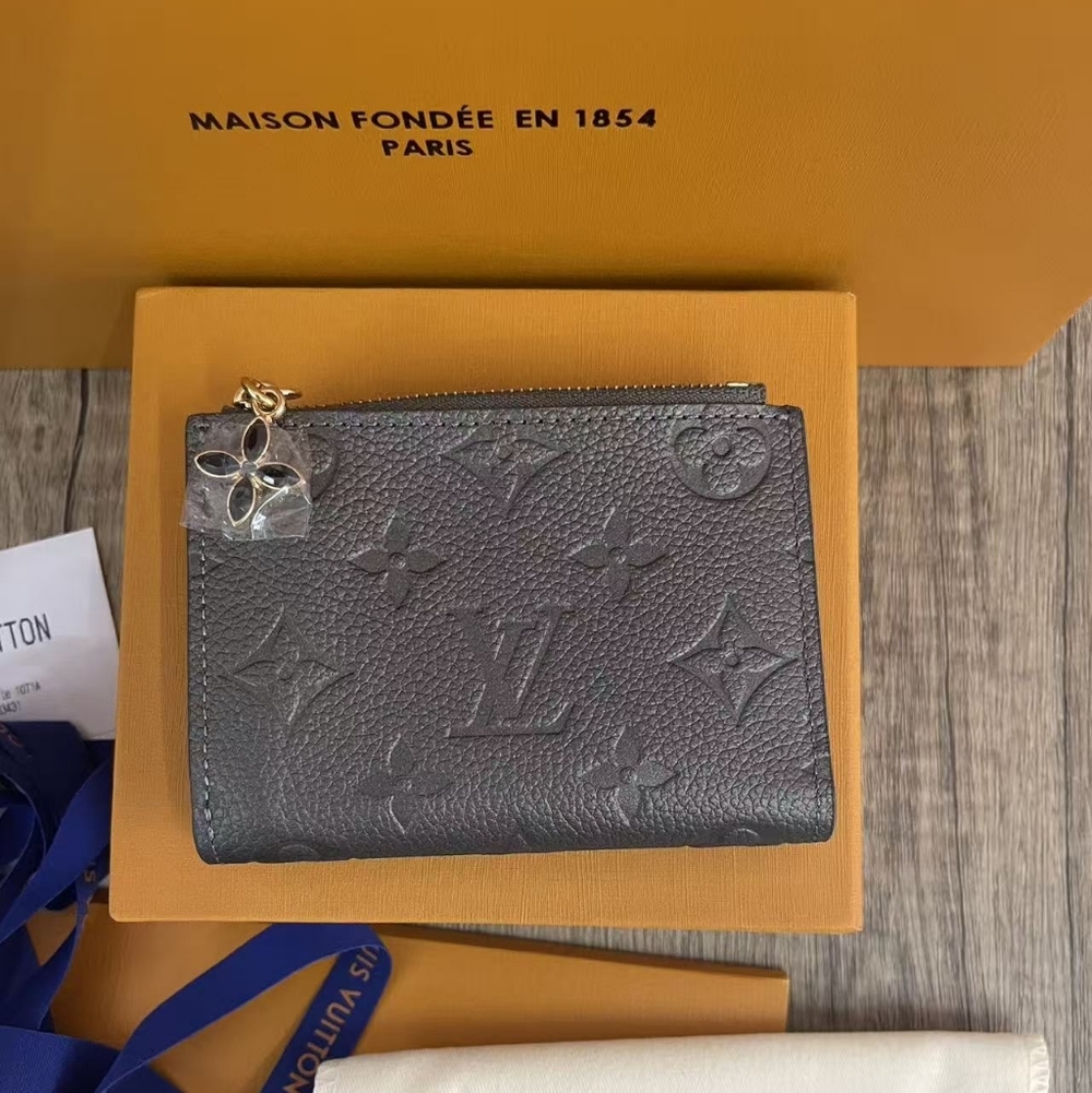 Louis Vuitton Lisa Wallet